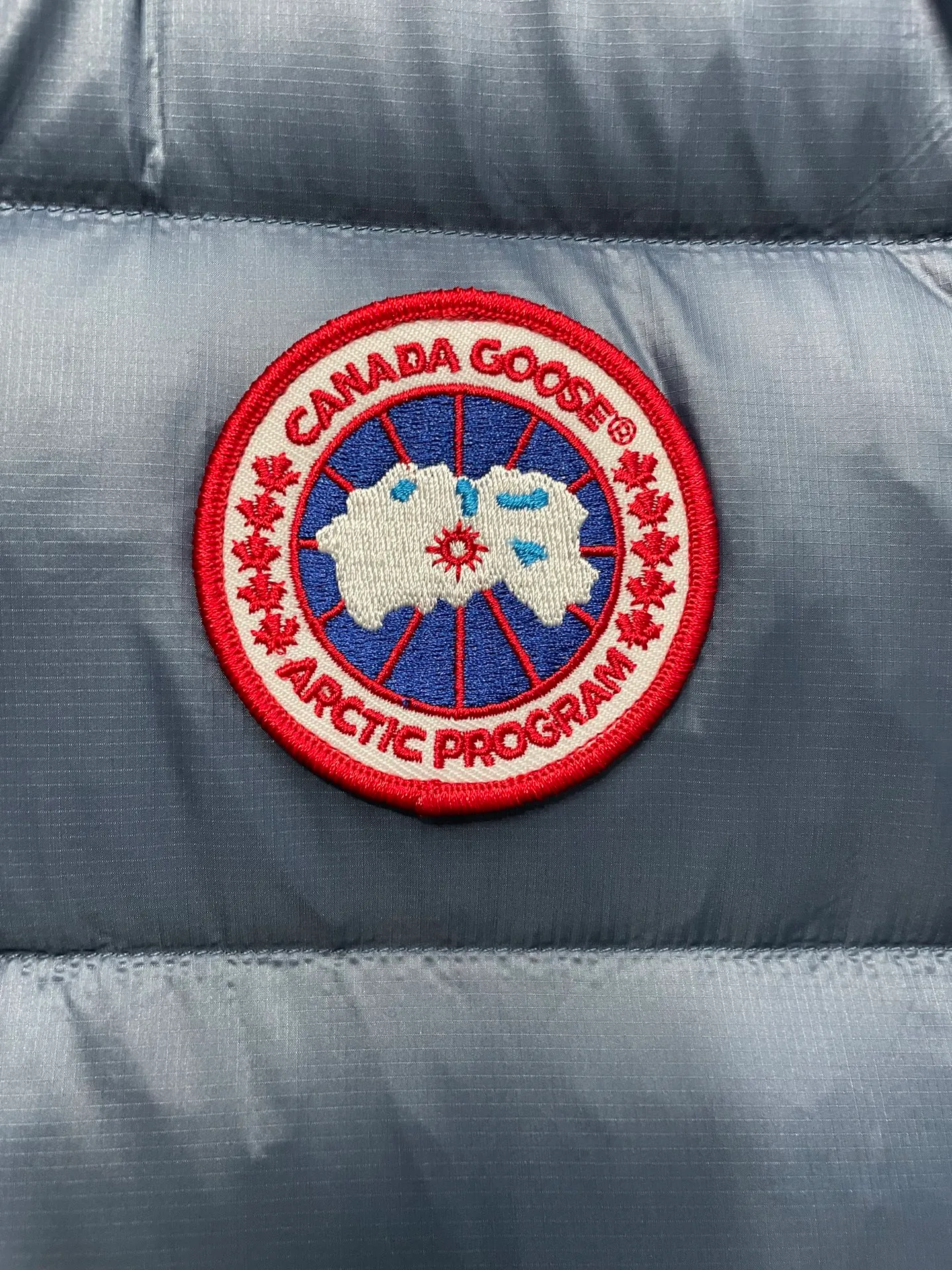 P560 Canadian brand CanadaGoose men's and women's CROFTON lightweight down vest 2229M DWR water-repellent treatment WindWall windproof fabric 700 fleece filling original mold opening details one to one production The upper body effect is stunning Exclusively available on the Xiaohongshu purchasing platform The highest version on the market Size: XS S M L XL XXL